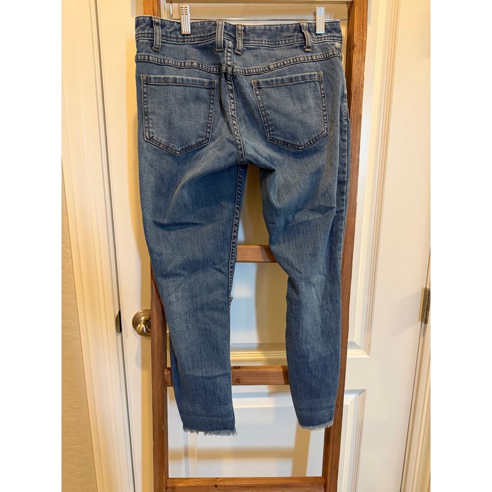 Free People- distressed Jeans- Size 28 - Picture 3 of 3